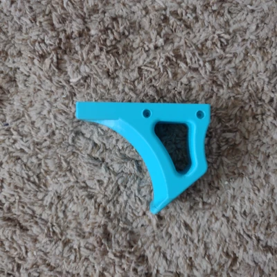 Tay cầm trước góc nghiêng Picatinny (Picatinny Angled Foregrip)