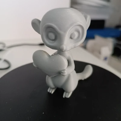 Erdmännchen cầm trái tim (Little Meerkat with heart) – Valentine