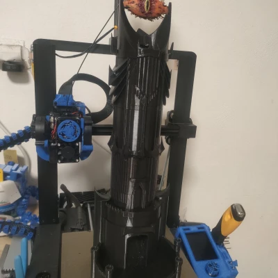 Barad-dûr (tháp xúc xắc) với Con Mắt của Sauron