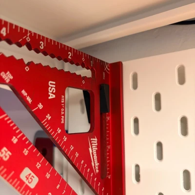 IKEA Skådis — Bracket treo thước ê-ke (Speed Square)