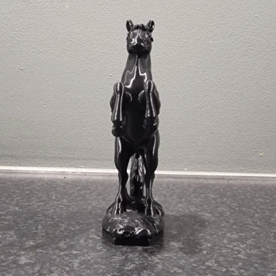 Tượng điêu khắc ngựa chồm (Horse sculpture)