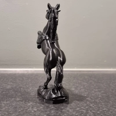 Tượng điêu khắc ngựa chồm (Horse sculpture)