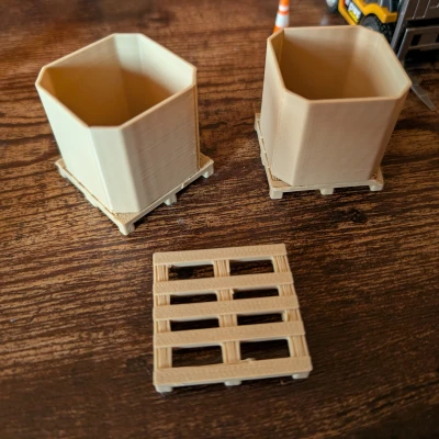 Pallet & Thùng Nông Sản Tỉ Lệ 1:32 – Đạo Cụ Xe Nâng & Kho Bãi