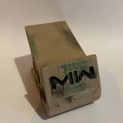 Kệ Đỡ Xbox Controller Kèm 5 Khe Pin AA (Battery Slots)