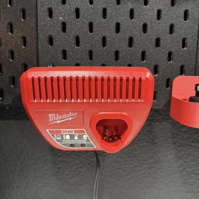 Giá treo sạc Milwaukee M12 cho IKEA SKADIS (mount)