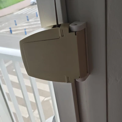 Giá đỡ cho bộ cuốn dây rèm (Soporte para recogedor de persianas)