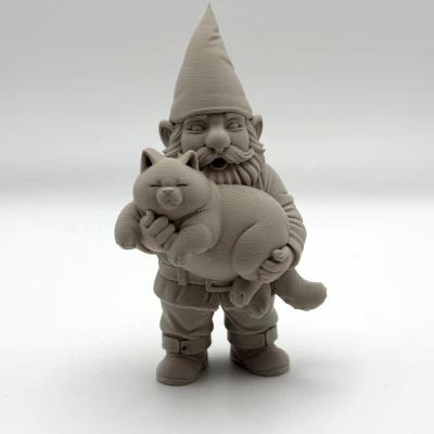 Gnome với Mèo Ú Na (Gnome with Chonky Cat)
