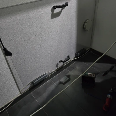 Ngàm/giá treo tường cho tấm Plexiglas 8 mm