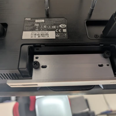 Ngàm gắn soundbar Dell lên màn hình (Dell Soundbar Monitor Mount)