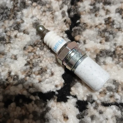 Nắp an toàn cho bugi (Spark plug safety cap)