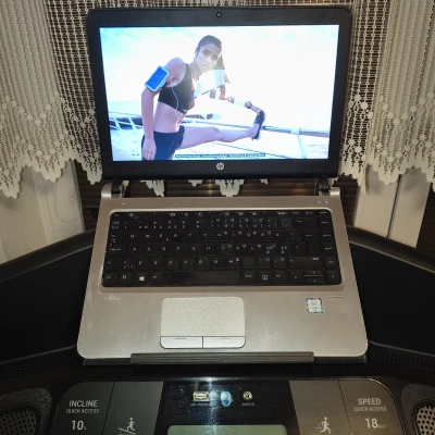 Giá đỡ laptop cho Domyos T900