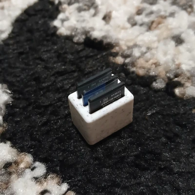 Giá đựng thẻ MicroSD