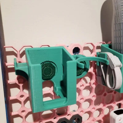 Remix giá treo Wii Remote + Nunchuck cho Multiboard