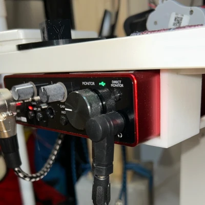 Gá gắn dưới bàn cho Focusrite Scarlett Solo