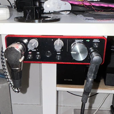 Gá gắn dưới bàn cho Focusrite Scarlett Solo
