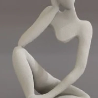 Bức Tượng Ngồi Đẹp