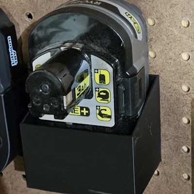 Gá treo pin Ryobi 3Ah cho pegboard 3/16"