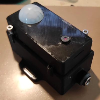 Vỏ ESP32-CAM trail camera + PIR + pin 18650 + thẻ SD, không cần supports