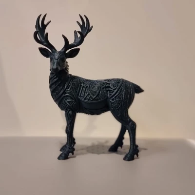 Trang trí hươu uy nghi (Majestic deer decor)