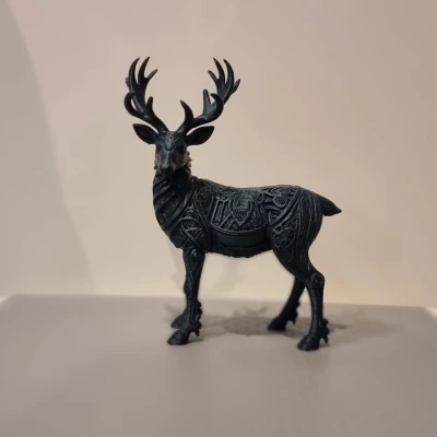 Trang trí hươu uy nghi (Majestic deer decor)