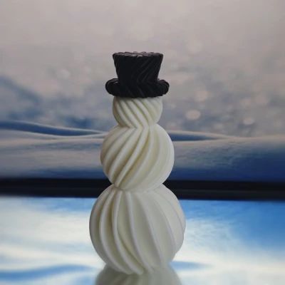 Everydays 036 – Người tuyết xoắn ốc đội mũ chóp