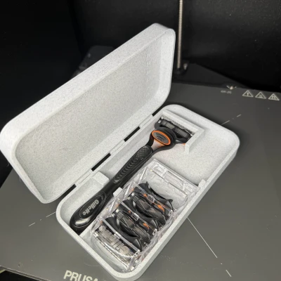 Hộp du lịch dao cạo Gillette Fusion kèm ngăn đầu lưỡi (Print-in-Place, No Supports)