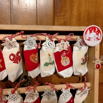 Trang trí Noel hai màu: ngôi nhà