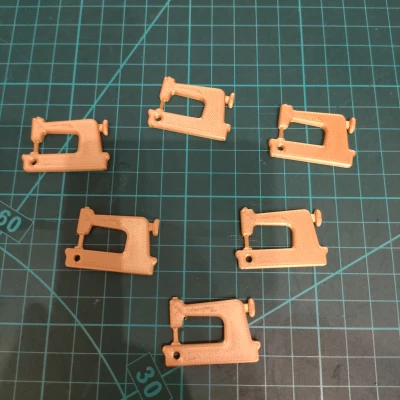 Móc khóa Máy May (Sewing Machine Keychain)