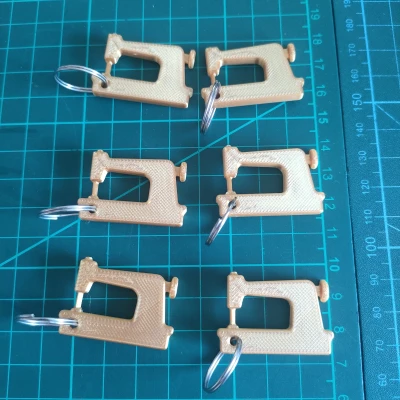 Móc khóa Máy May (Sewing Machine Keychain)