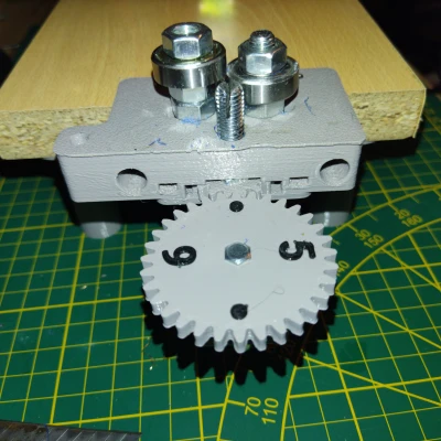 Bộ cắt chai PET (remix từ Petamentor2) với vòng xoay đánh số