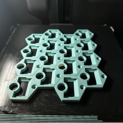 GOEWS – Greatly Over Engineered Wall System (hệ tường mô-đun tương thích Gridfinity)