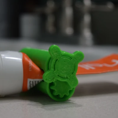 Cây Vắt Kem Đánh Răng “Ultimate” – Lõi Solid Bên Trong