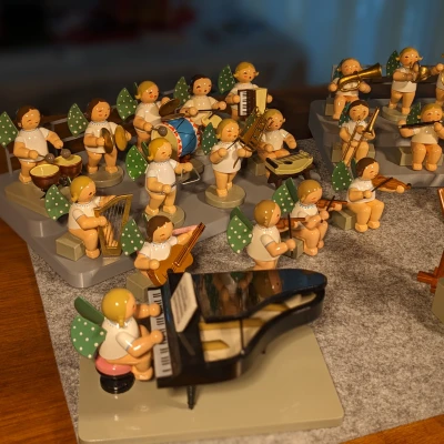 Bệ trưng bày Giáng Sinh “Angel Pedestal Christmas”