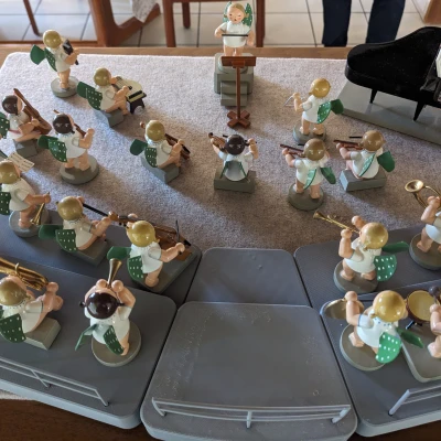 Bệ trưng bày Giáng Sinh “Angel Pedestal Christmas”