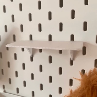 Kệ trưng bày cho bảng Ikea SKÅDIS