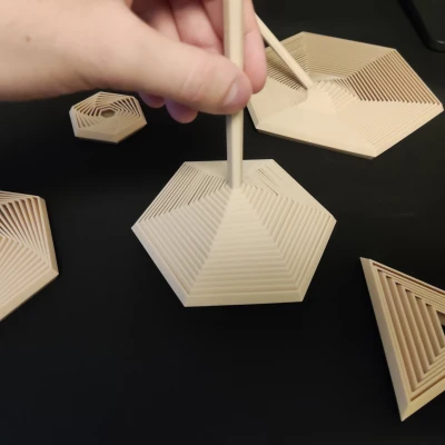 Polygon fidget tuỳ biến theo số cạnh (tam giác–nonagon…): parametric, có handle/solid middle