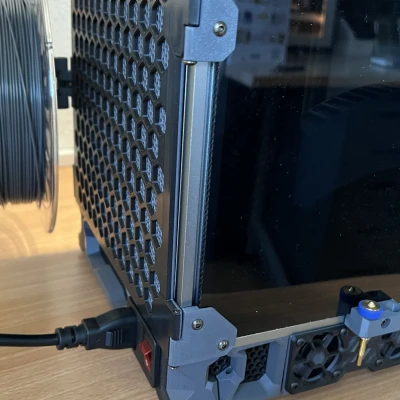 Voron V0 Hinged Rear Panel Hex Mesh – Nắp lưng bản lề nam châm