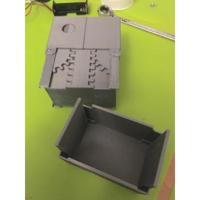 Hộp đựng bài CCG dùng bánh răng (bản cập nhật)