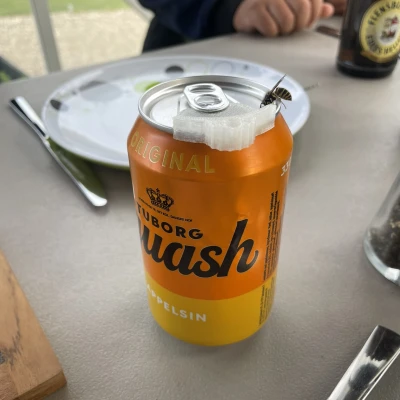 SlideSip: Nắp bấm gọn, trượt mở đơn giản cho lon soda