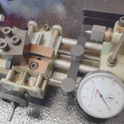 Ngàm gắn dial gauge trục Z cho máy tiện Unimat Emco