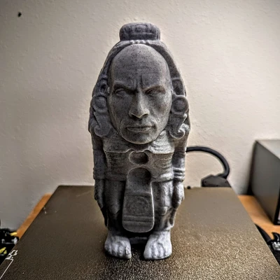 Tượng Aztek của The Rock