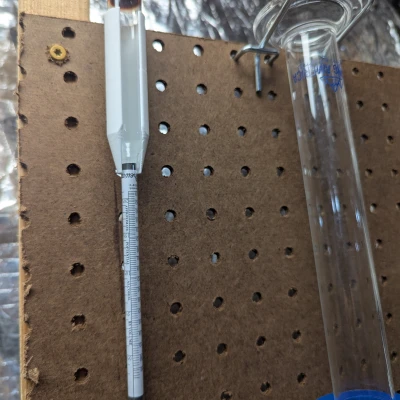 Giá treo Hydrometer gắn pegboard 1"x1"