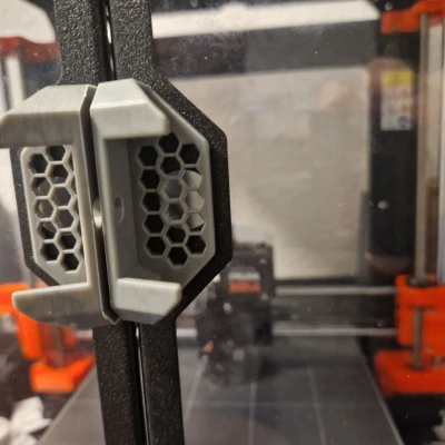 Tay nắm cửa Prusa enclosure có lỗ khoan gắn ổ khóa