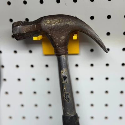 Giá treo pegboard cho búa, cờ lê vòng và kéo