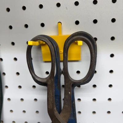 Giá treo pegboard cho búa, cờ lê vòng và kéo