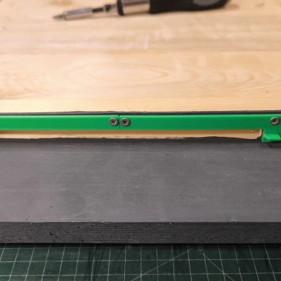 Thanh trượt cửa tổ ong (Beehive Entrance Slider)