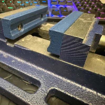 Ngàm kẹp tùy chỉnh cho ê-tô khoan (griffe personalizzate morsa da trapano)