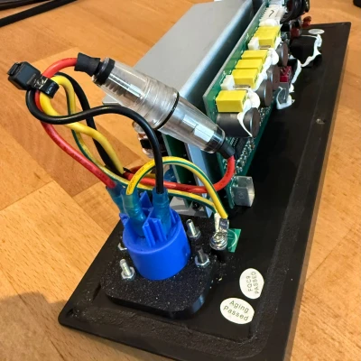 Adapter gắn Achat 204A: chuyển IEC sang PowerCON (mounting adapter)