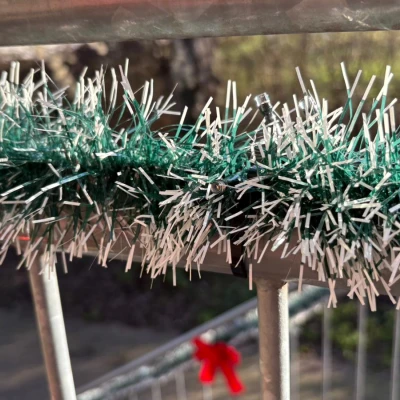 RailClip Outdoor – Kẹp lan can ban công cho dây đèn/đồ trang trí