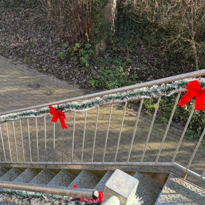 RailClip Outdoor – Kẹp lan can ban công cho dây đèn/đồ trang trí